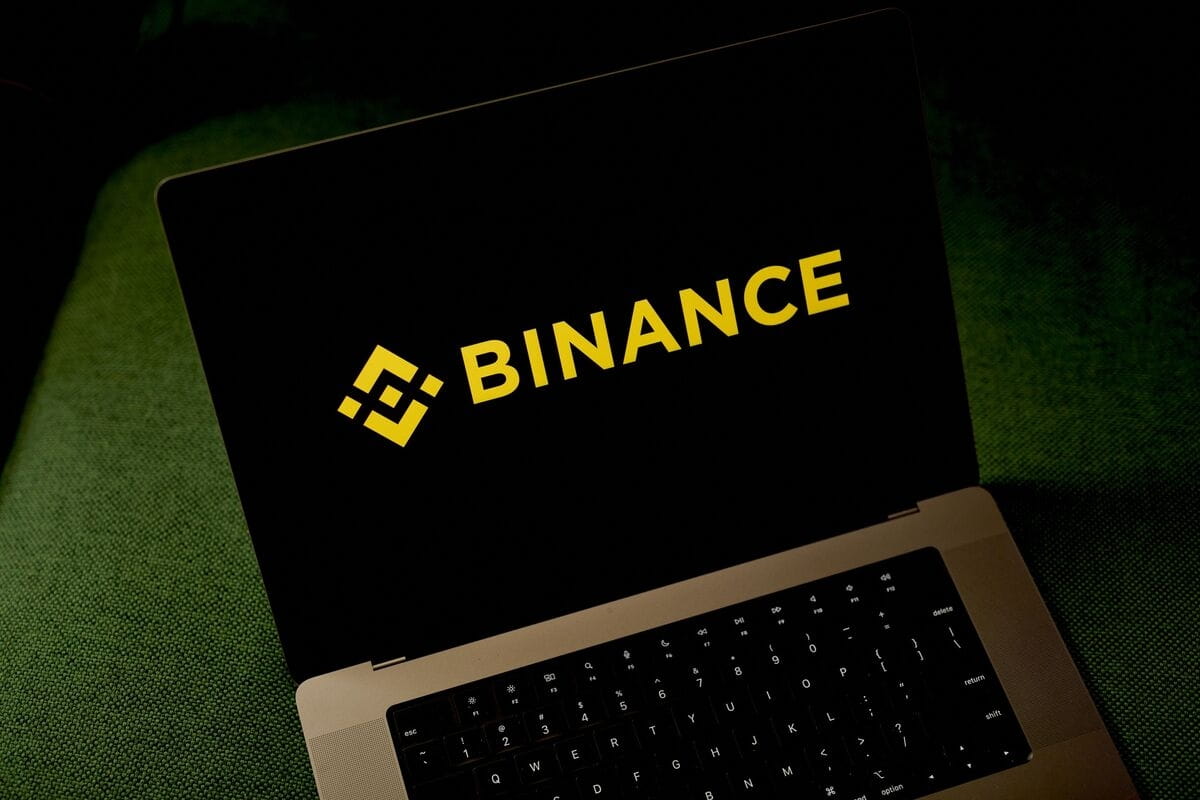 FTX Controversy Derails Top Law Firm’s Bid for Binance Role